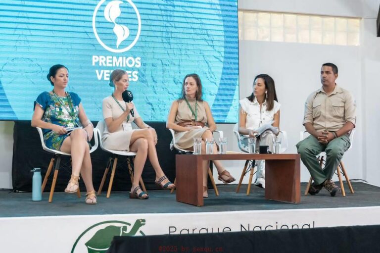 骚女实在饥渴的好想被几个人日