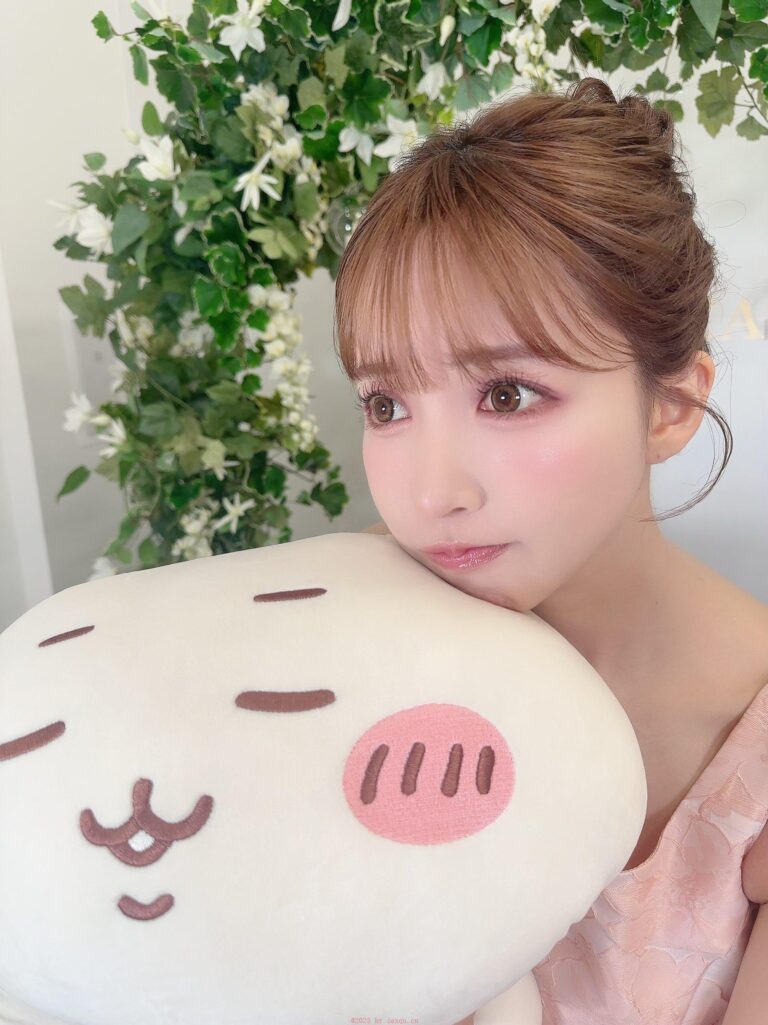 一个人饥渴难耐自慰解决？这样使用自慰飞机杯才是正确的