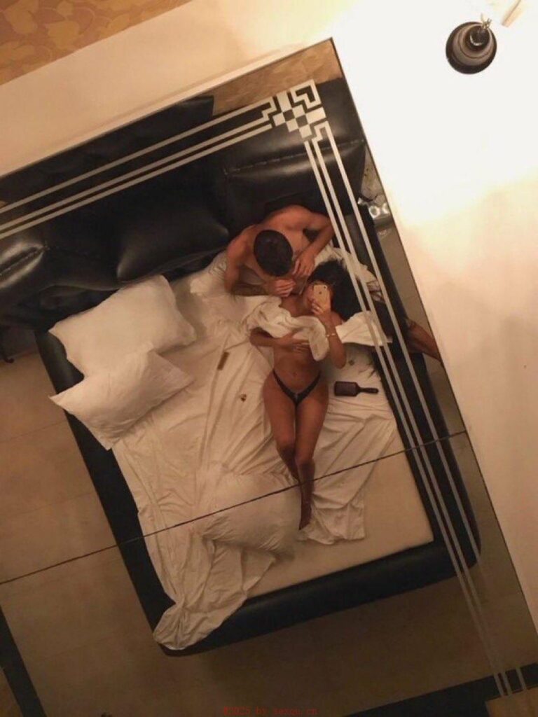 富有的男人热衷为女人口交