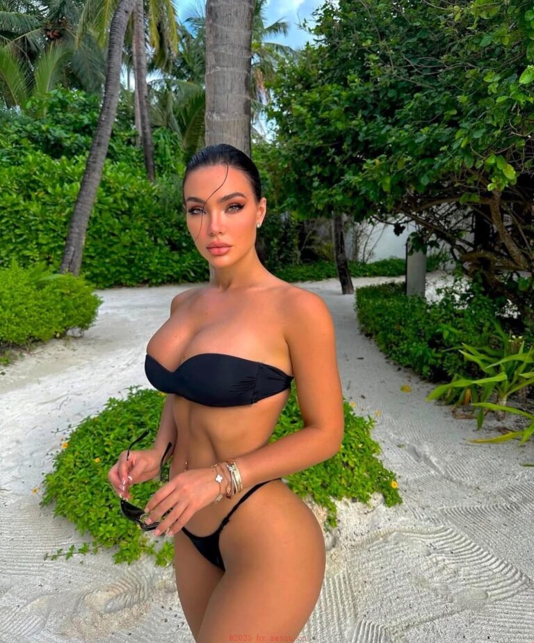 手淫高潮后被射精烫的有些受不了