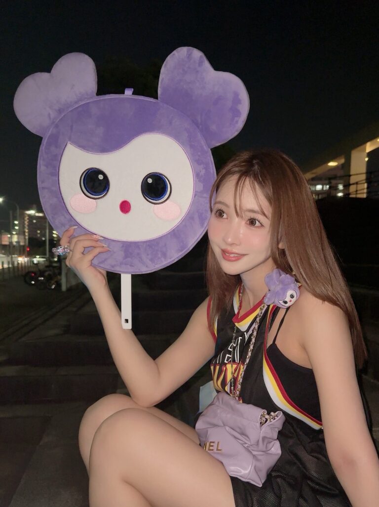 女性对自己的乳房进行“自摸”只为这样